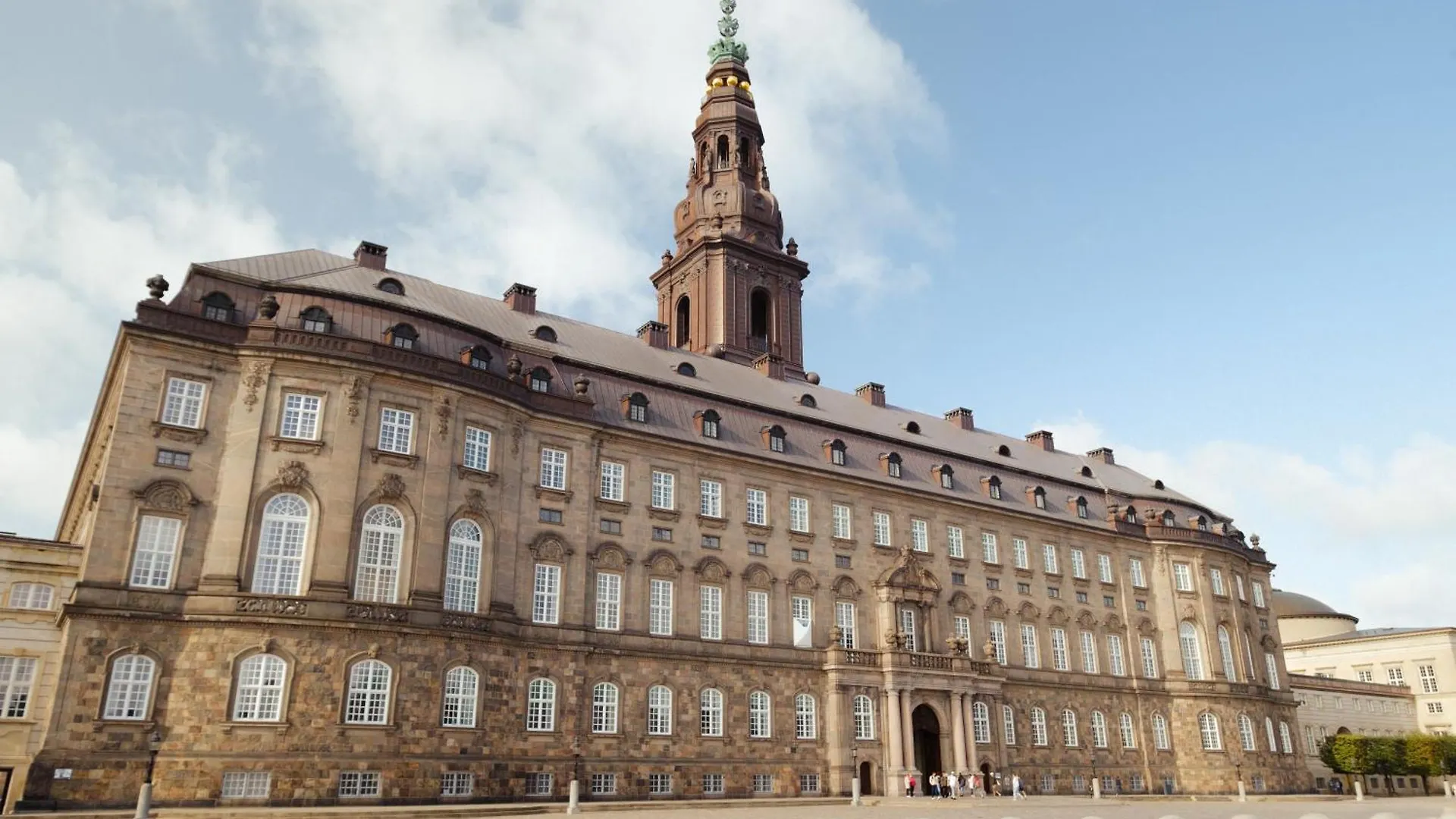 Located In The Heart Of Copenhagen contacts